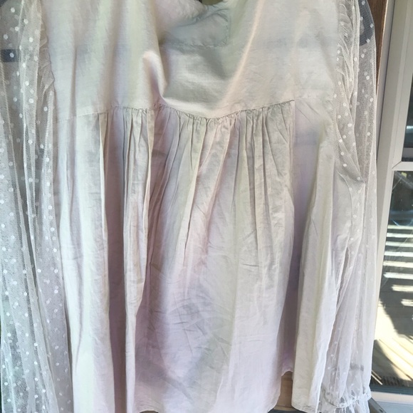 Cupio XL NWT embroidered top with lace sleeves. - Picture 2 of 7